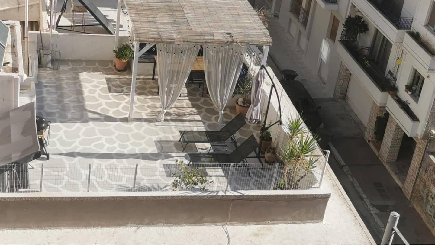 Apartment With Terrace In Piraiki Piraeus Exterior photo